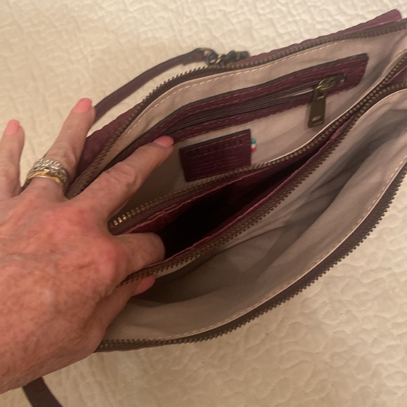 MAXON COLLECTION BURGUNDY PEBBLED LEATHER CROSSBODY WITH DETACHABLE STRAP - Picture 3 of 11